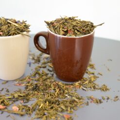 Thé vert de Chine Sencha*, datte (datte, farine de riz)*, écorces de cacao*, fève de cacao concassée*, arôme naturel.