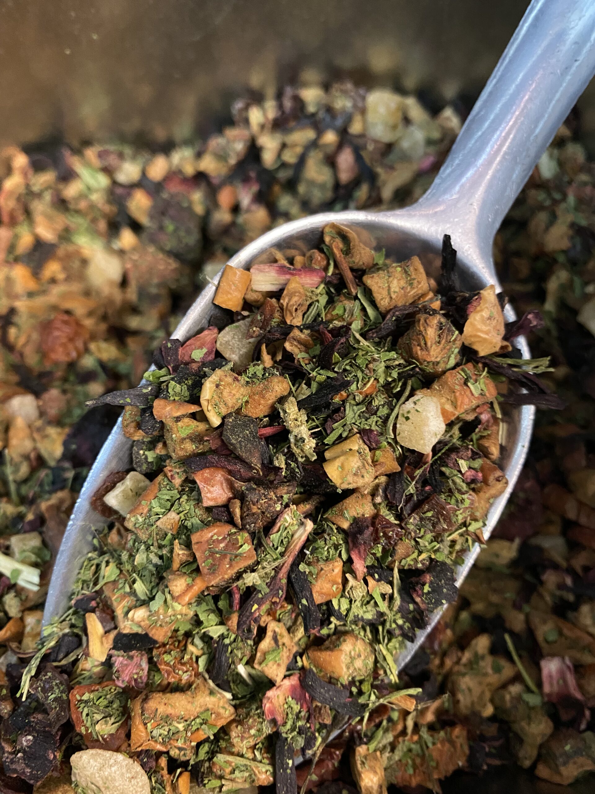 Tisane aux fleurs de cbd, chanvre et fruits rouges